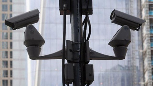 Camera liên kết internet theo dõi từ xa sẽ là miếng mồi cho tin tặc. Ảnh: AFP.